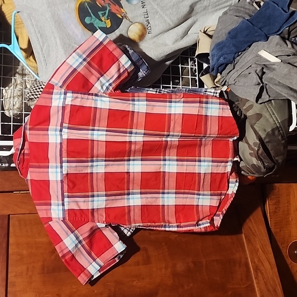 Size 8 red plaid button down perfect for  Mother's day brunch ! - Picture 5 of 5